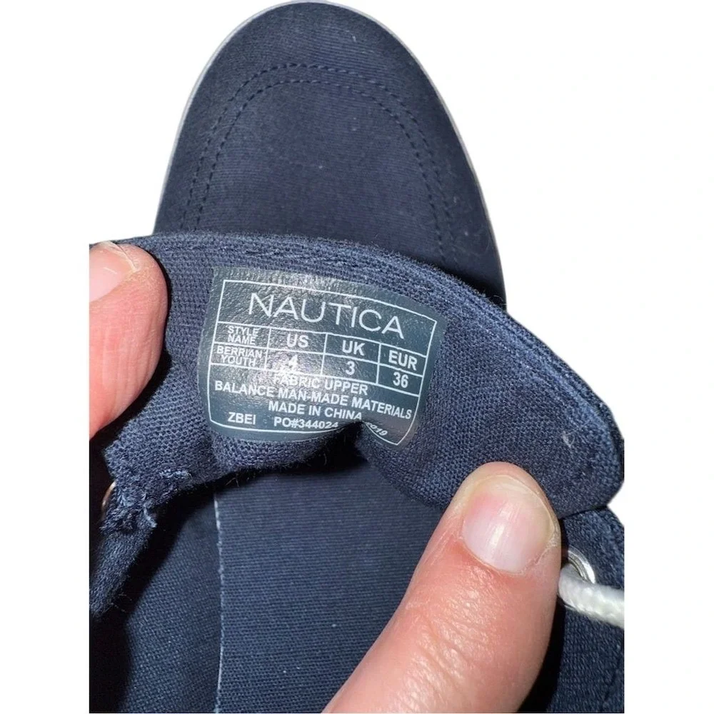 Nautica Women's Navy Nautical Sneaker 4 US Comfortable Lace Up Preppy old school